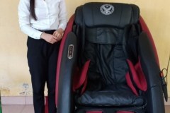 khach-mua-ghe-massage-drcare-922-37