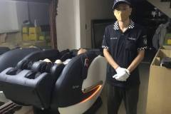 khach-mua-ghe-massage-drcare-922-39