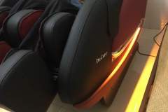 khach-mua-ghe-massage-drcare-922-56