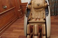 khach-mua-ghe-massage-drcare-919X-36