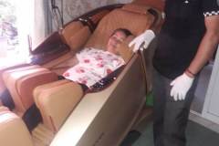 khach-mua-ghe-massage-drcare-919X-40