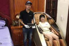 khach-mua-ghe-massage-drcare-919X-43