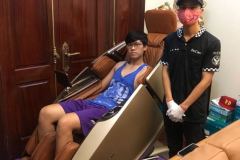 khach-mua-ghe-massage-drcare-919X-51